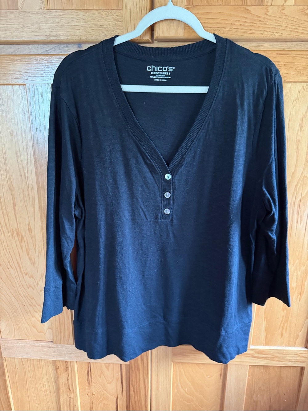 Chico's Black V-Neck Three-Button Long Sleeve Top